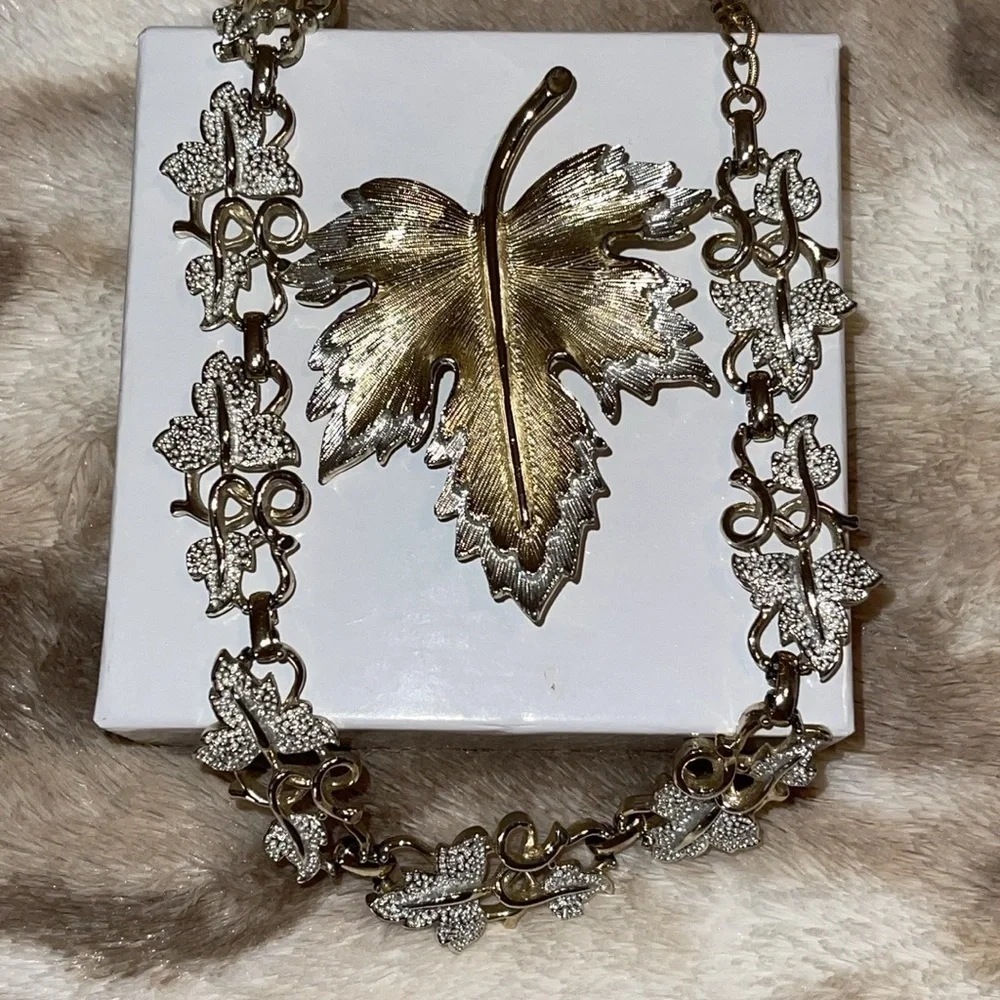 Sarah Coventry leaf necklace and brooch Set